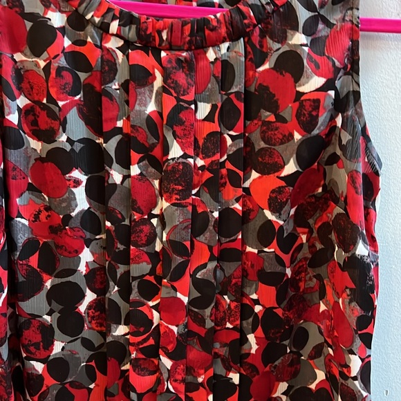 Kasper Sleeveless Top Pleated Neckline/Front Multicolored Size PM Red/Black/Whit - Picture 3 of 6